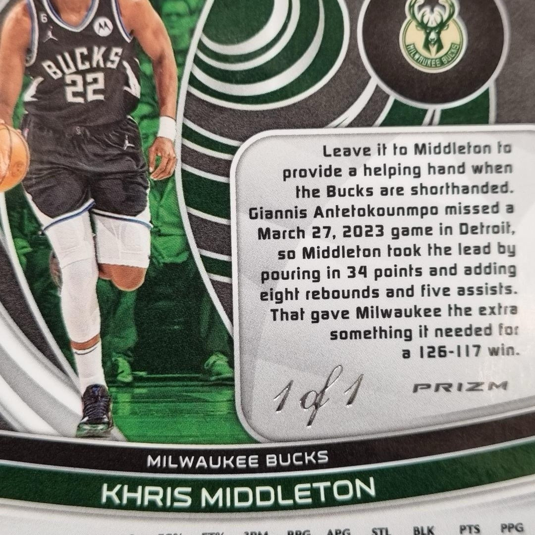 2022-23 Panini Spectra Khris Middleton 1/1 One of One Nebula Milwaukee Bucks2