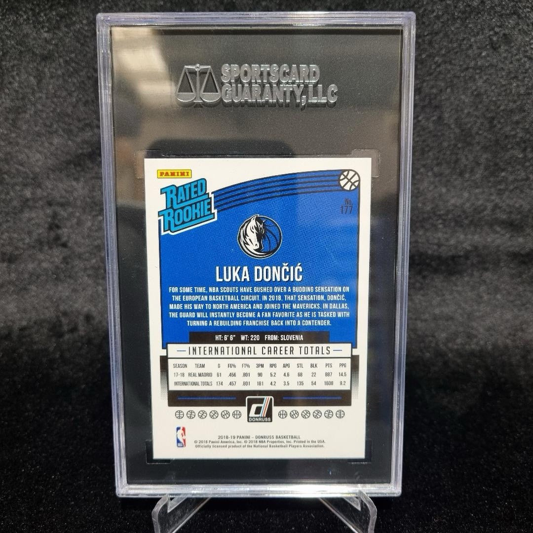 2018-2019 NBA Luka Doncic Rated Rookie Yellow SGC 9.5 Donruss Lakers Colour1